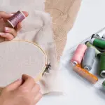 Ricami con tessuto: le tipologie più diffuse e i consigli da seguire per imparare