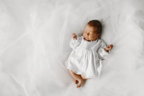 Quanto dorme un neonato: le fasi e l’importanza del sonno