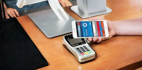 Come inviare denaro agli amici con Apple Pay
