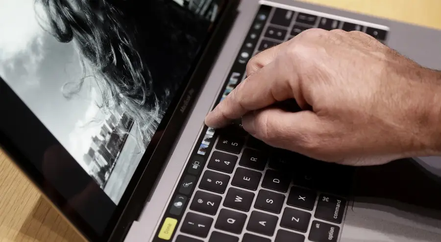 Touch Bar su MacBook: cos'è e come funziona