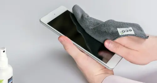 Come pulire lo schermo di uno smartphone