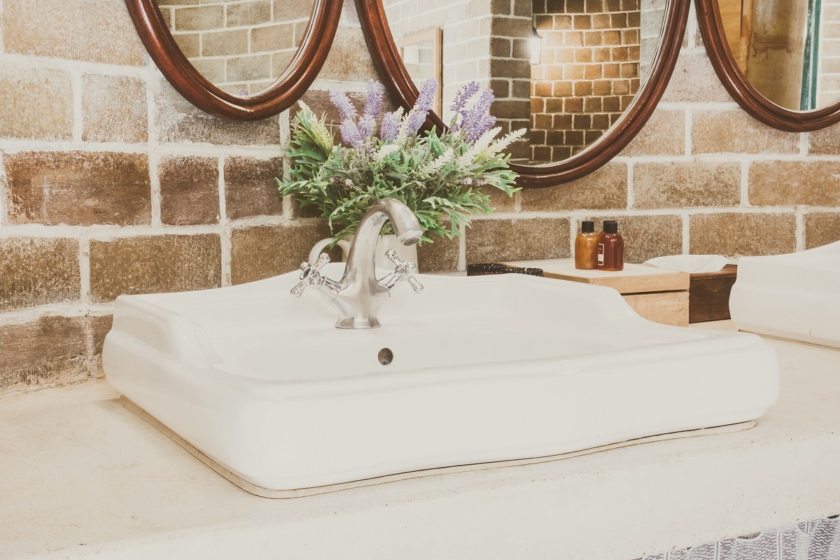 Bagno in pietra naturale: una soluzione moderna e ricca di fascino