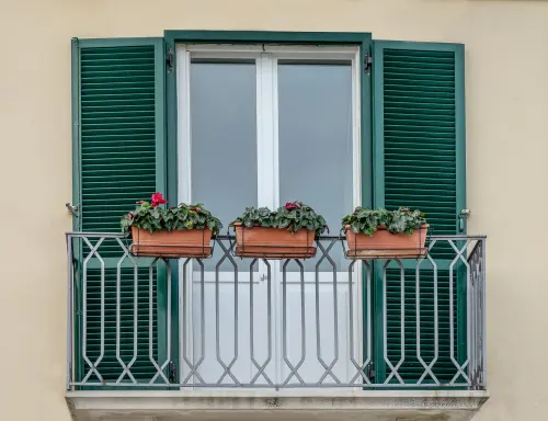 Arredare balcone piccolo: idee per ogni centimetro