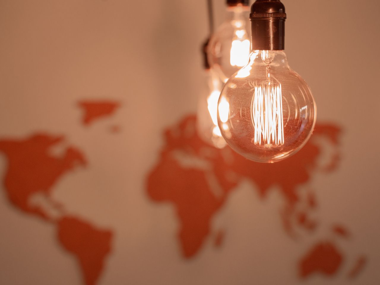 L'innovazione non cambia il mondo in un giorno. Cambia, poco alla volta, il nostro modo di viverci dentro