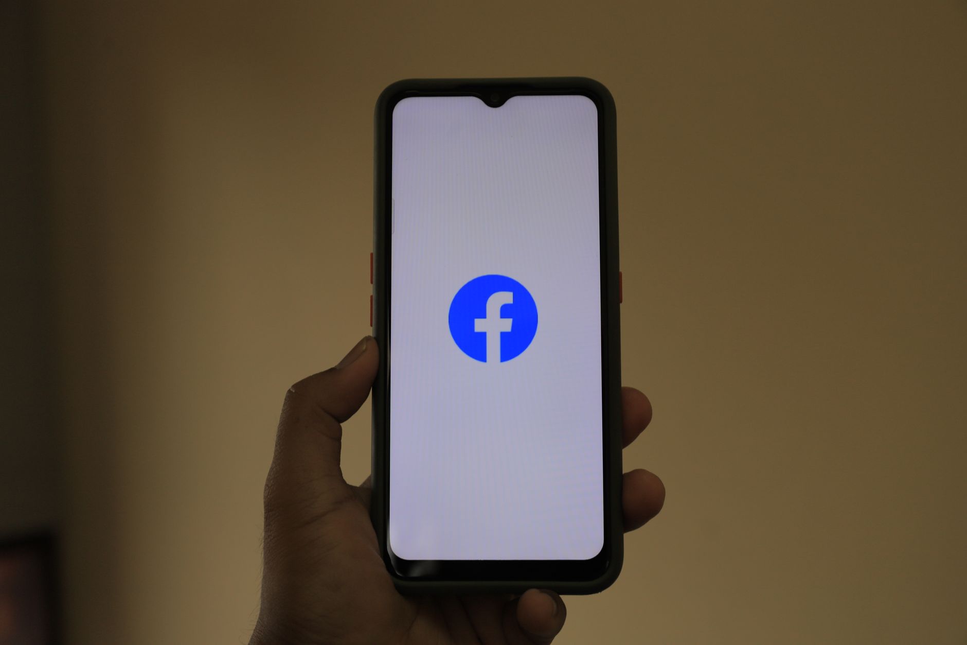 Come cancellarsi da Facebook definitivamente