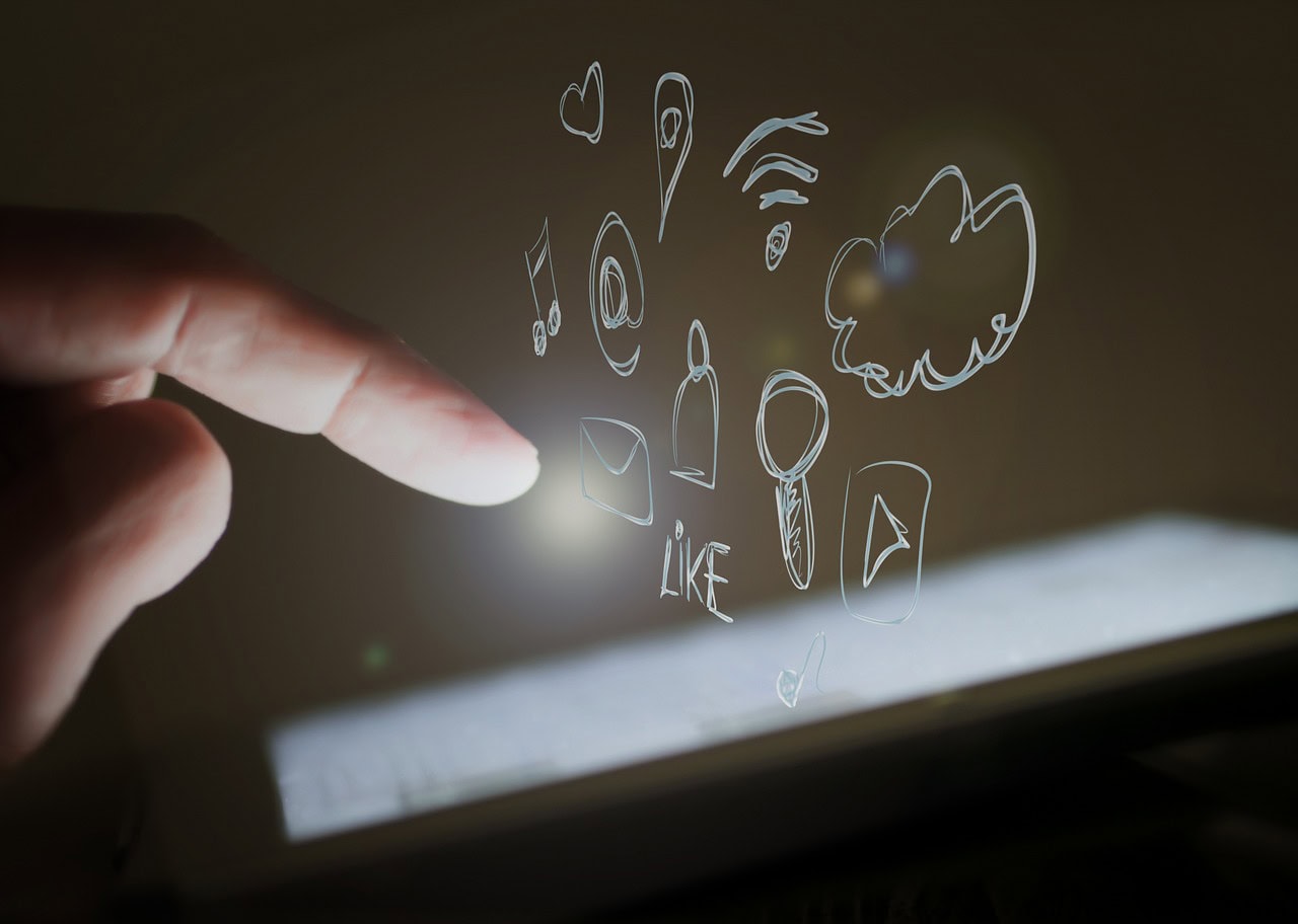 Le ombre dei social network: quando la connessione diventa dipendenza