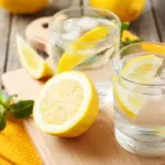 10 motivi per bere acqua e limone al mattino