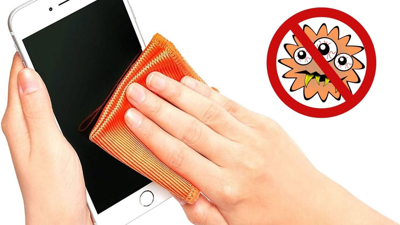 Come disinfettare il cellulare eliminando germi e batteri