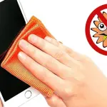 Come disinfettare il cellulare eliminando germi e batteri