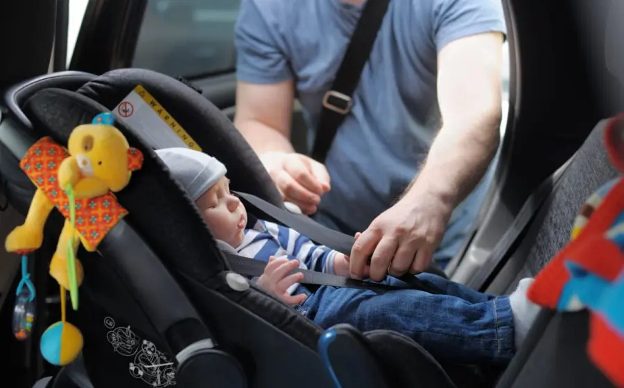 I migliori accessori per viaggiare con un neonato