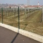 Come fare una recinzione con rete metallica