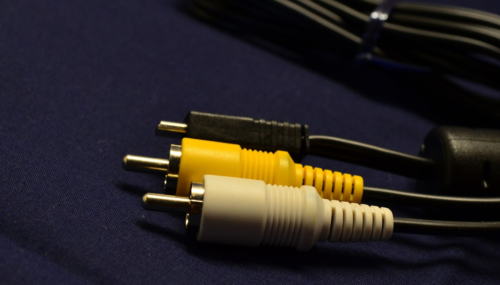 Differenza tra un cavo AUX e Jack