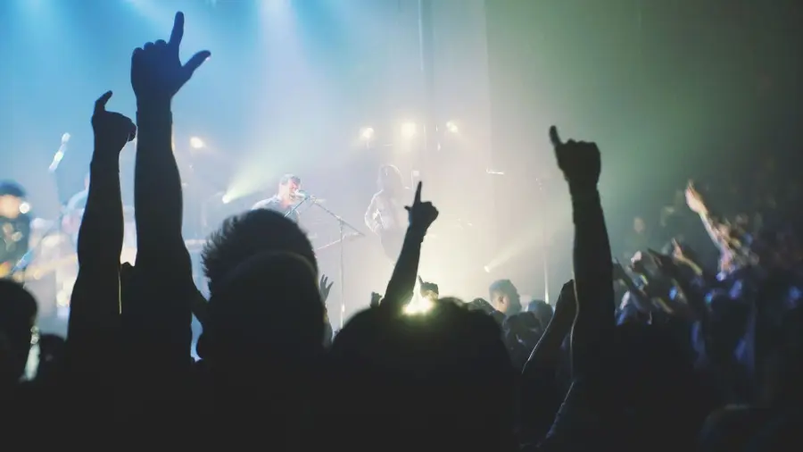 Il volume troppo alto causa la perdita dell'udito?