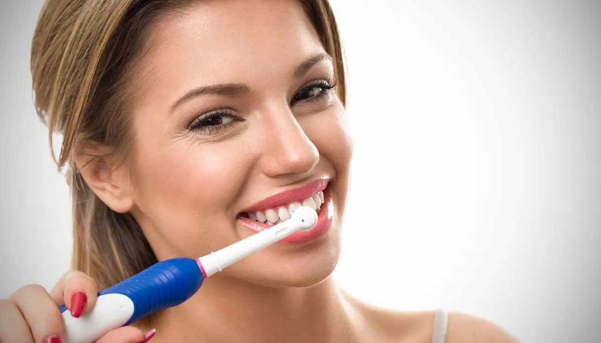 Come lavare bene i denti e consigli da seguire