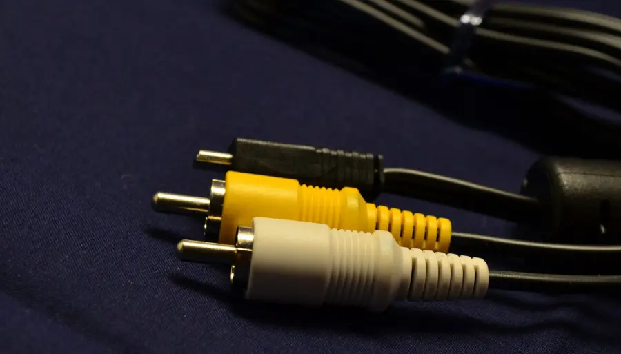 Differenza tra un cavo AUX e Jack