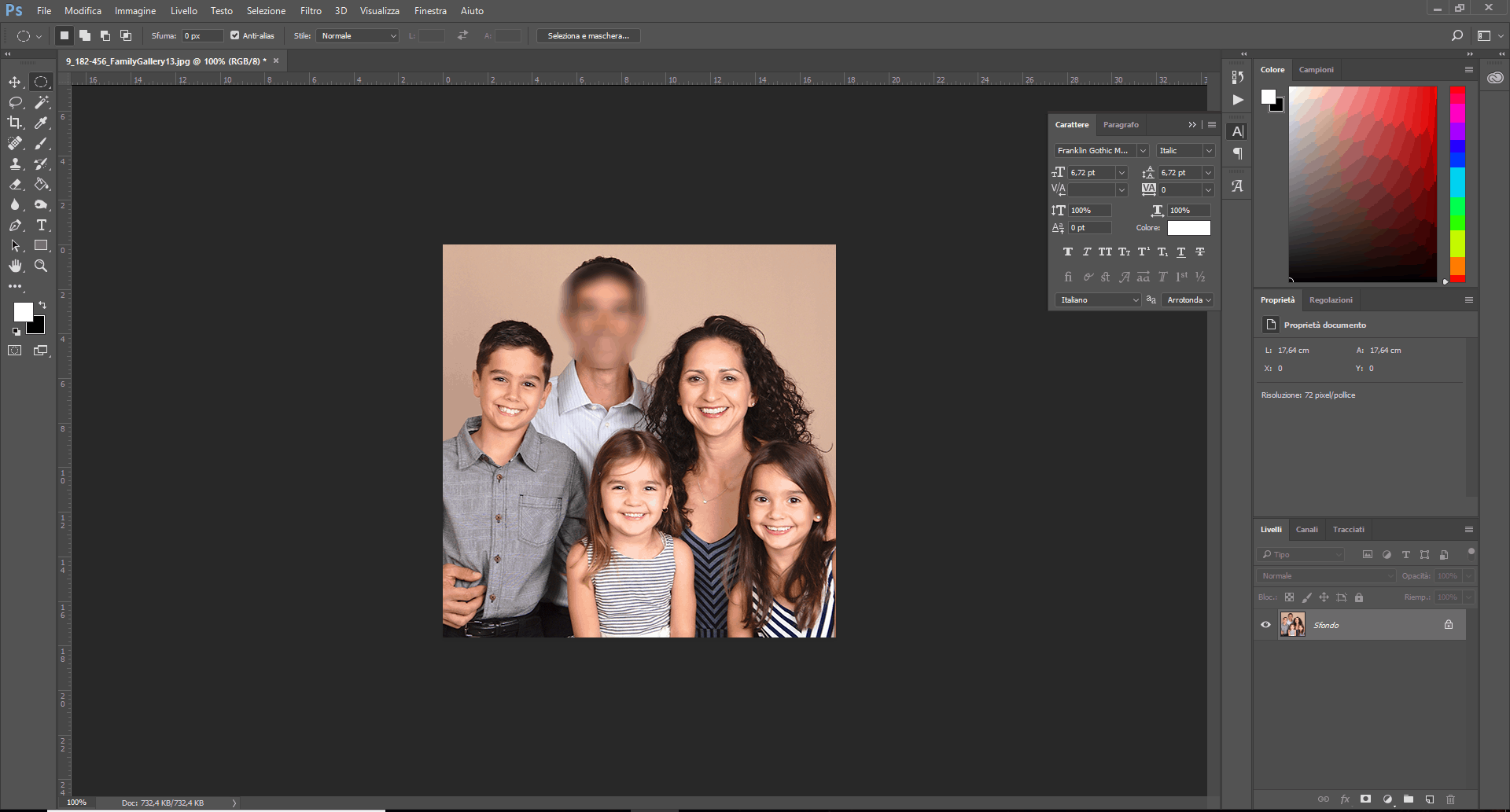 oscurare il viso in una foto con photoshop