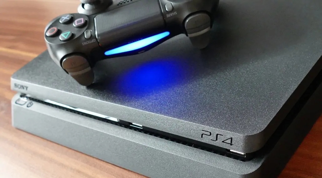 Differenza tra PS4 Slim e Pro: quale console comprare?