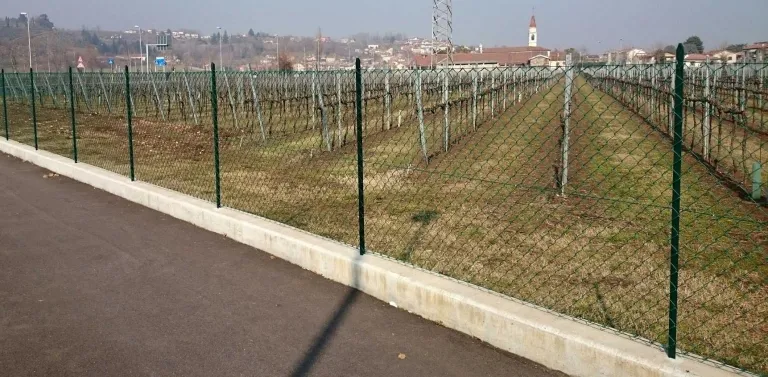 Come fare una recinzione con rete metallica