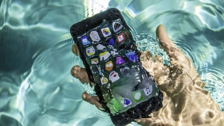 Come asciugare iPhone caduto in acqua