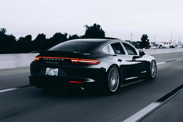 Le sfide nel trovare, trattenere e aggiornare le competenze dei migliori talenti nel settore automobilistico